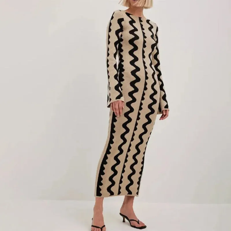 Flattering Geometric Pattern Flare Long Sleeve Maxi Dresses