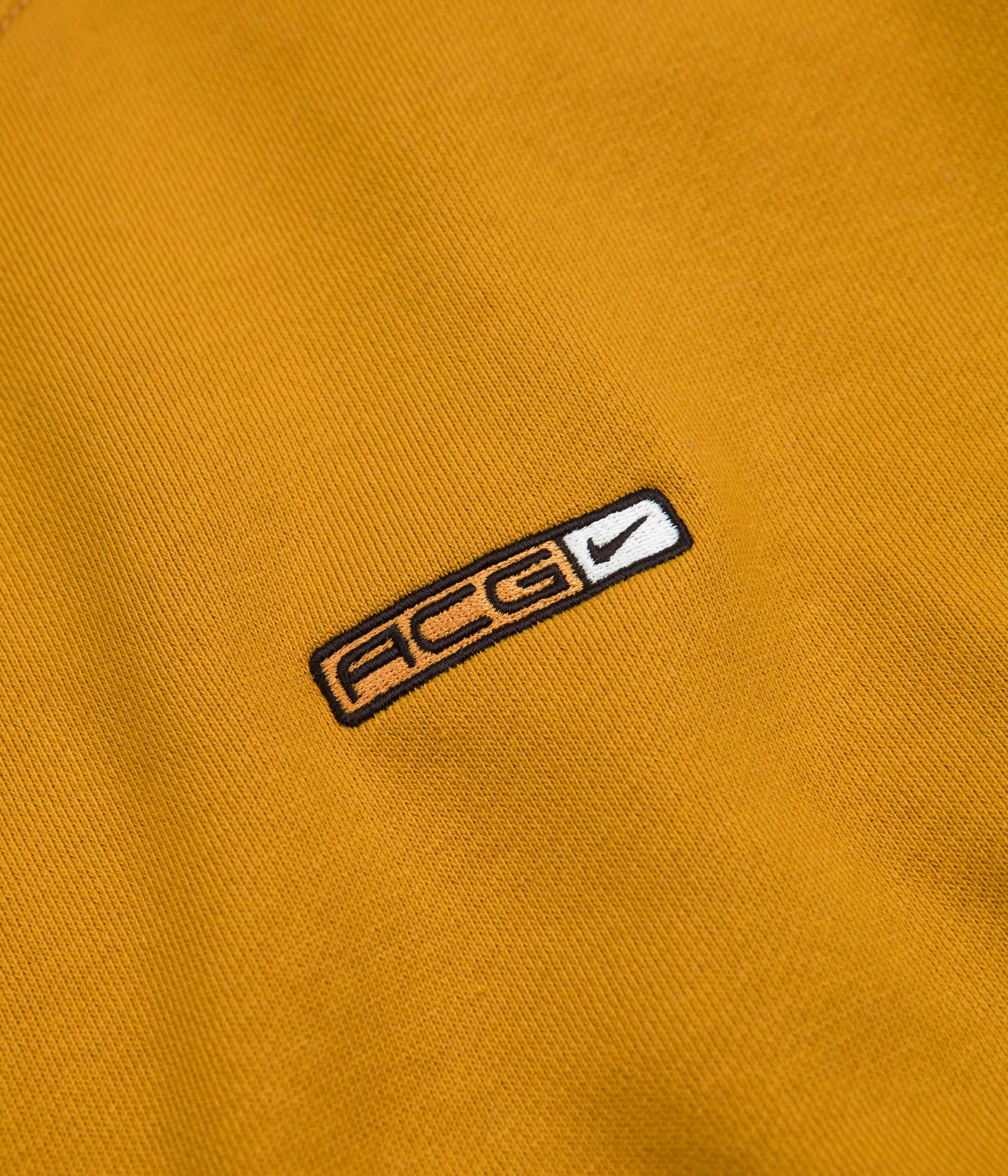 Nike ACG Therma-FIT Fleece Crewneck Sweatshirt - Gold Suede / Summit White / Off Noir